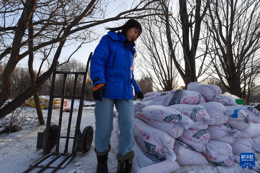 吉林长白岛:两代护鸟人接力 守护万鸟翔集 吉林长白岛:两代护鸟人接力 守护万鸟翔集