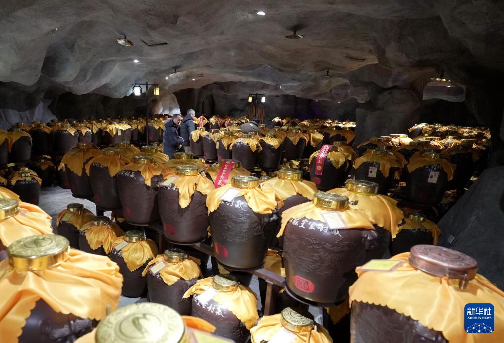 河北承德：古法酿造续醇香