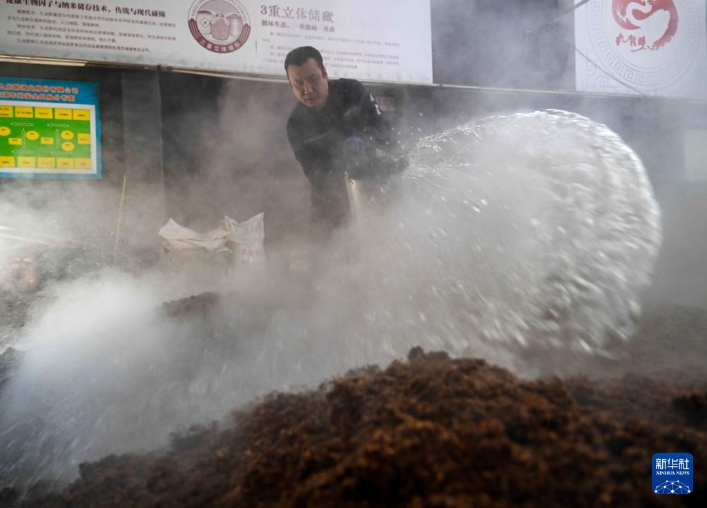 河北承德：古法酿造续醇香