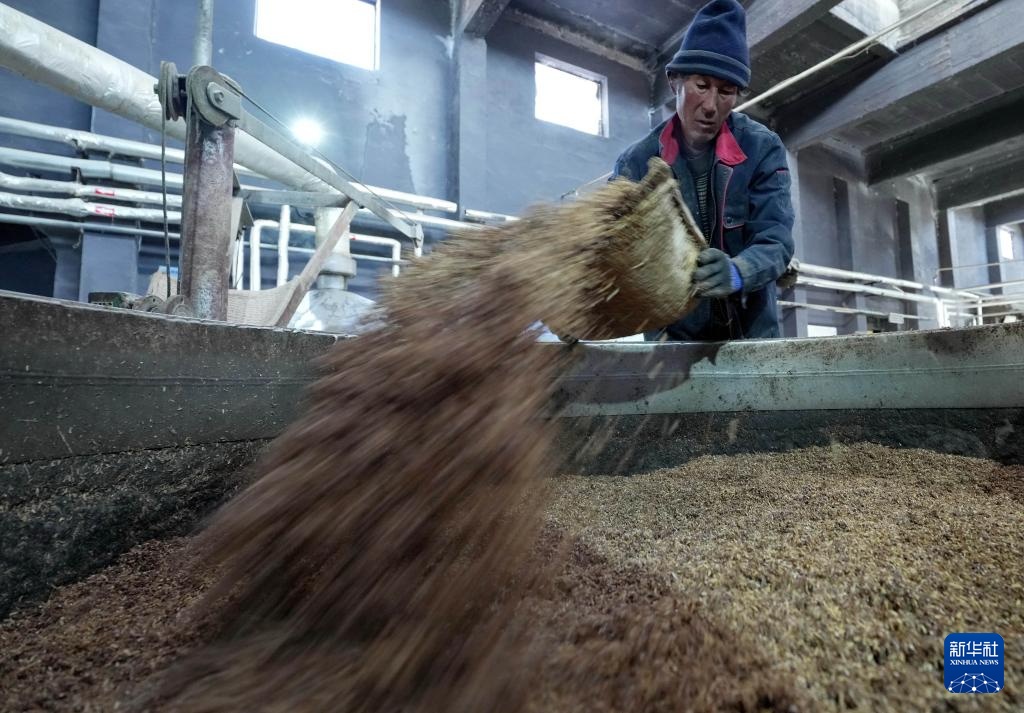 河北承德：古法酿造续醇香