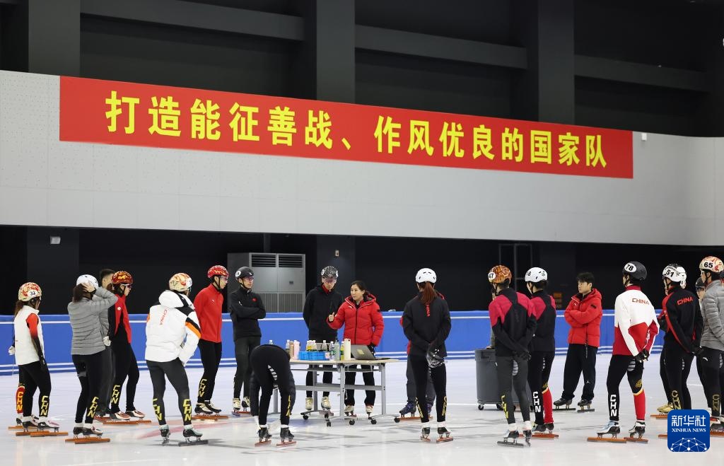 中国短道速滑队备战米兰冬奥会