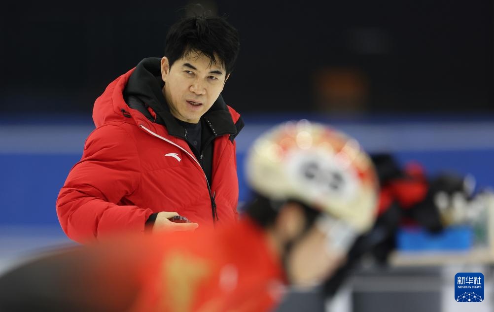 中国短道速滑队备战米兰冬奥会