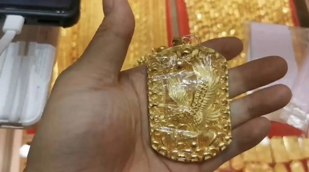 在衡山丢失金牌的游客已回广西，捡拾者不上交会承担法律责任吗？律师答疑→