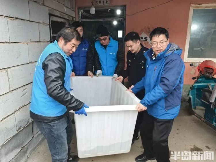 神奇！青岛渔民出海捕到一条怪鱼，身价昂贵！