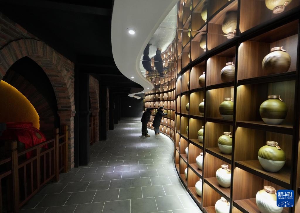 河北承德：古法酿造续醇香