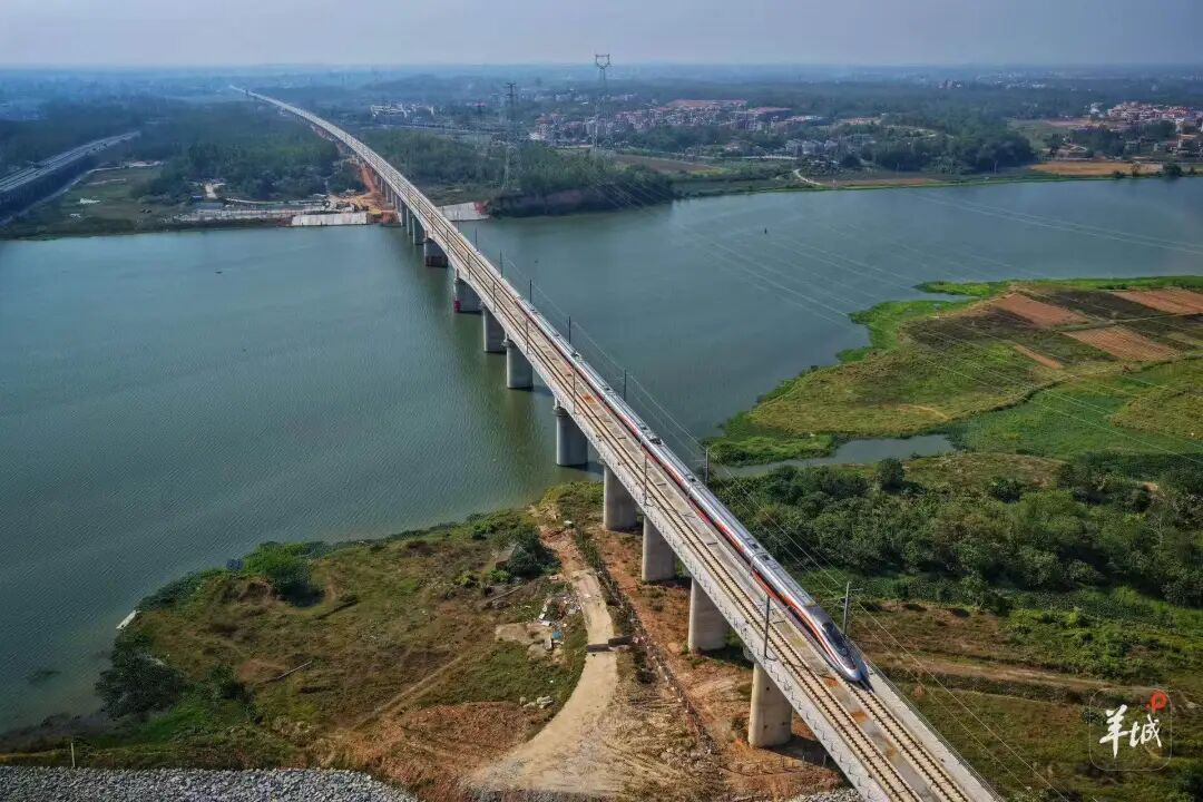 30日起广湛高铁列车正式驶入广州站，粤西粤东打通350高铁通道