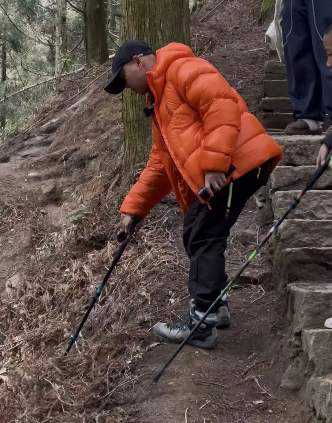 在衡山丢失金牌的游客已回广西，捡拾者不上交会承担法律责任吗？律师答疑→