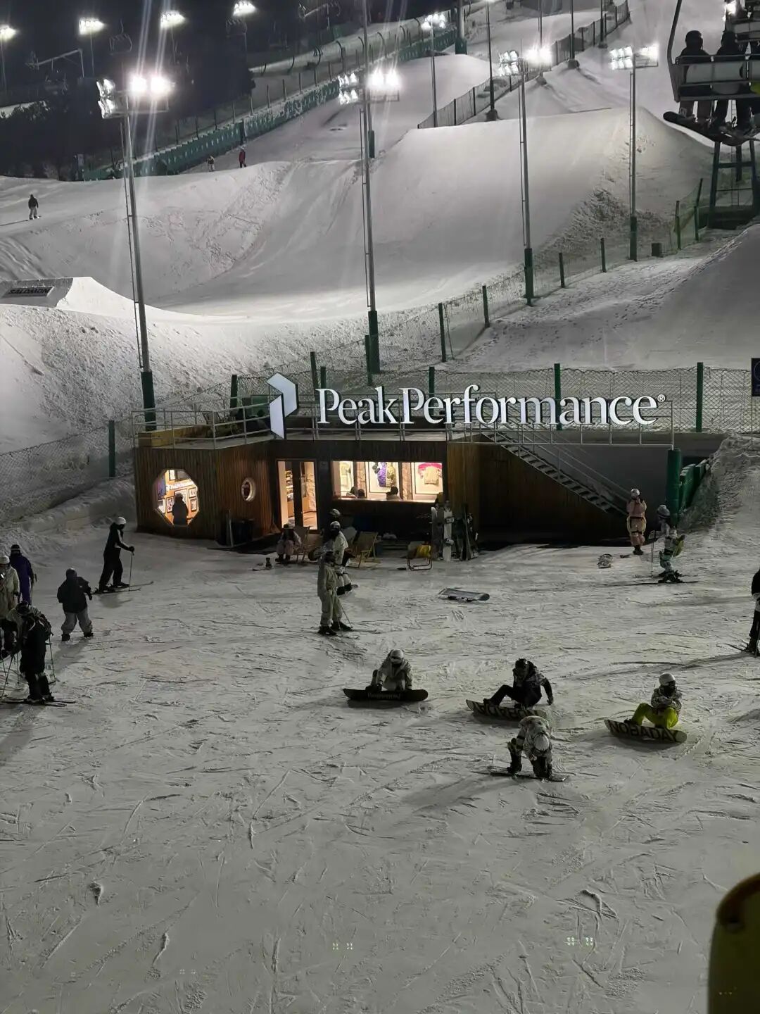 滑雪热、哭哭马爆火,这届年轻人花钱只认 “情价比” 滑雪热、哭哭马爆火,这届年轻人花钱只认 “情价比”