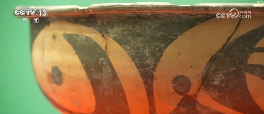 纹饰纹样与赛博光影碰撞、古韵国风成“顶流审美” 中华文化创新表达彰显蓬勃生命力