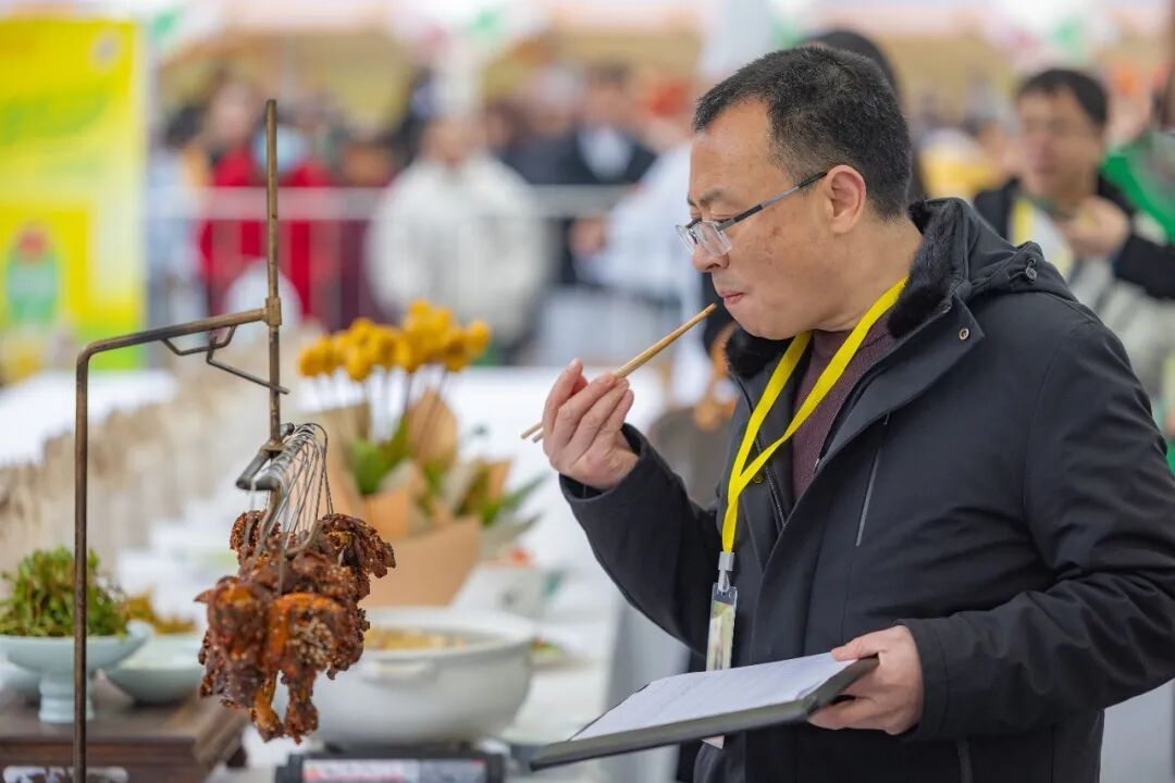 经济热点快评丨有奖发票有啥好处？刮开看看