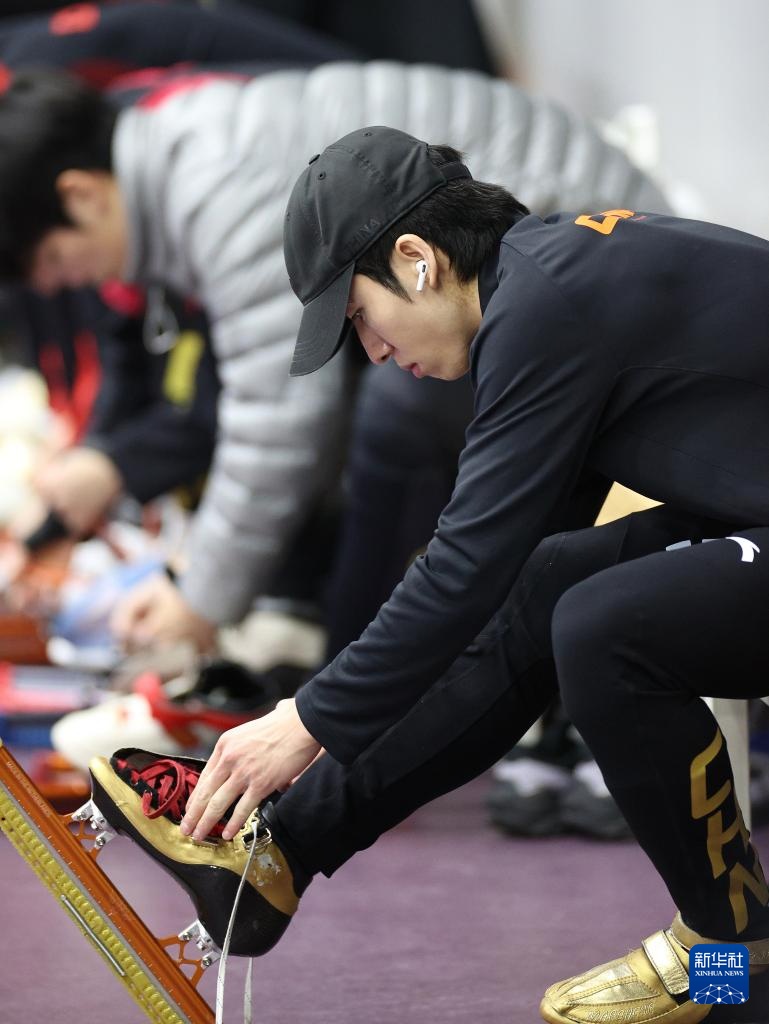 中国短道速滑队备战米兰冬奥会