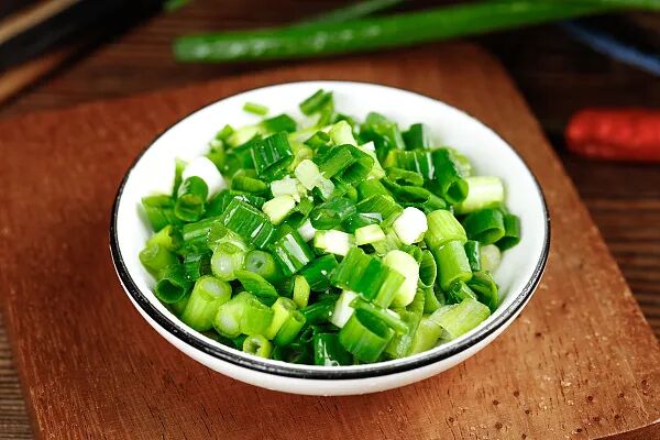 葱竟能当"创可贴"？好处太多了！全身上下都是宝