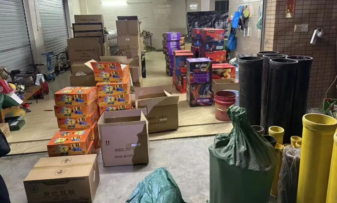 整整2吨!广东2人“囤积癖”大爆发?紧急提醒:这些东西别囤,是在藏“炸弹” 整整2吨!广东2人“囤积癖”大爆发?紧急提醒:这些东西别囤,是在藏“炸弹”