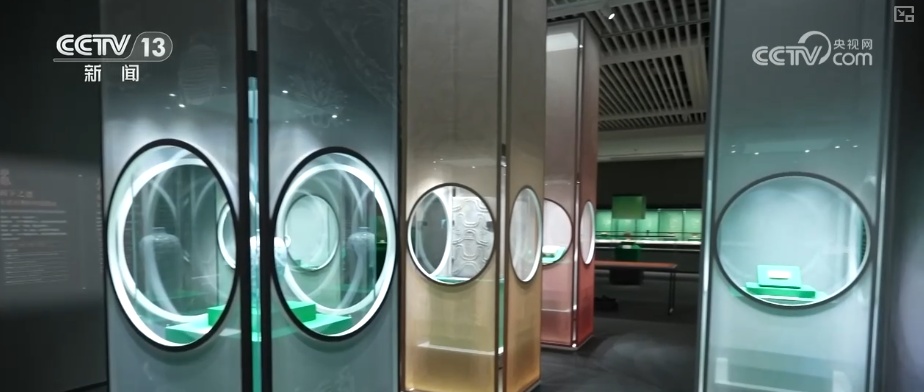 纹饰纹样与赛博光影碰撞、古韵国风成“顶流审美” 中华文化创新表达彰显蓬勃生命力