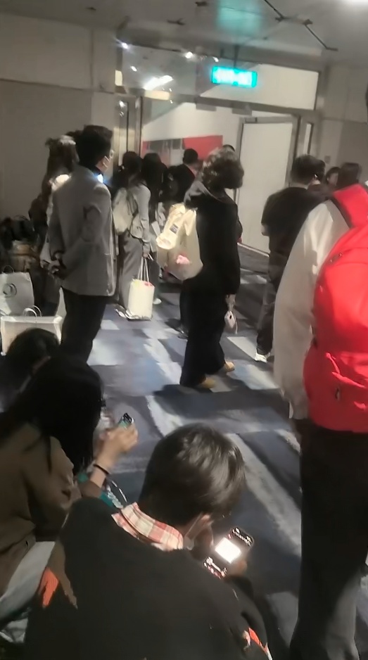 一乘客称“飞机要爆炸”！进入跑道的飞机折返排查3小时，航司回应