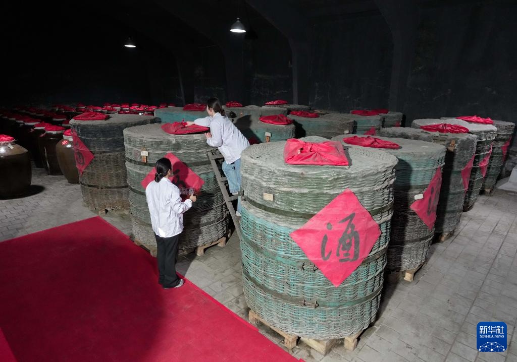 河北承德：古法酿造续醇香