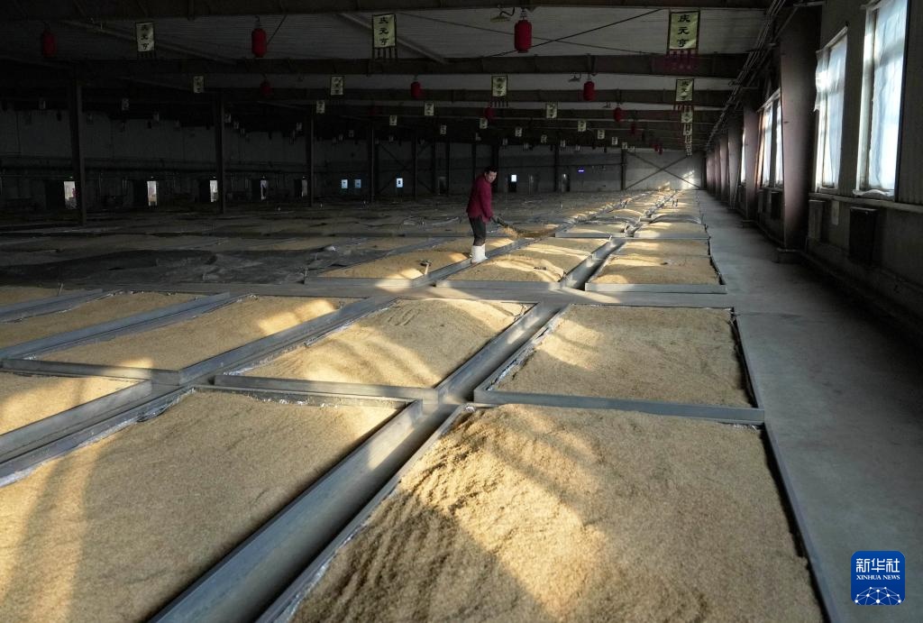 河北承德：古法酿造续醇香