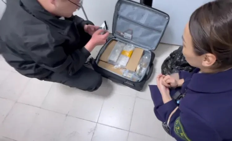 12公斤黄金!被遗忘在D914次列车上 12公斤黄金!被遗忘在D914次列车上