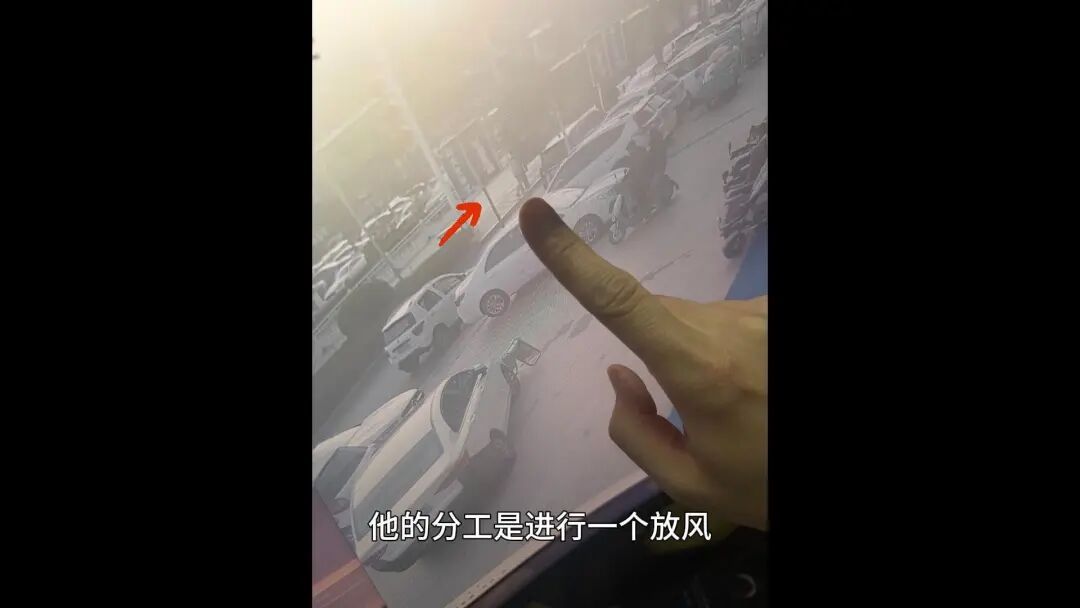 20多岁小伙豪掷700多万元到金店买金手镯、吊坠，不挑款式不称重！河南警方：抓