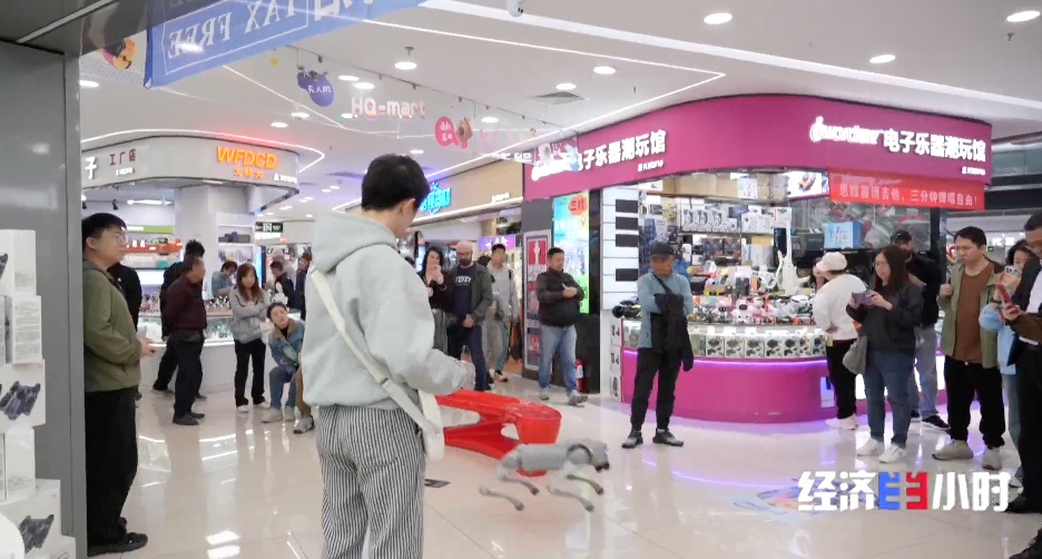 半小时改造AI玩具、一公里产业生态圈 探秘华强北硬核“科创速度”