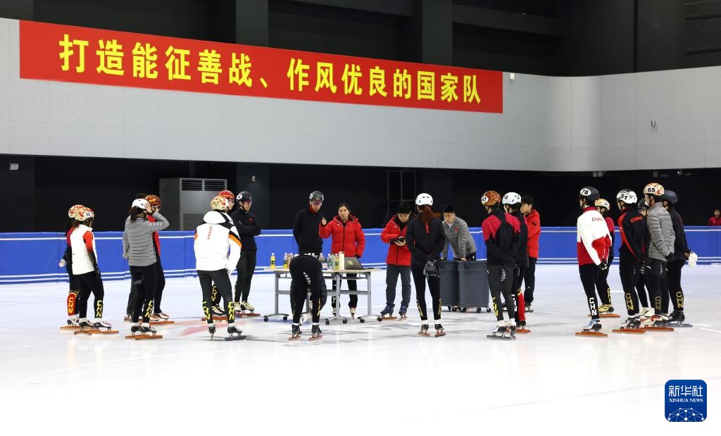 中国短道速滑队备战米兰冬奥会