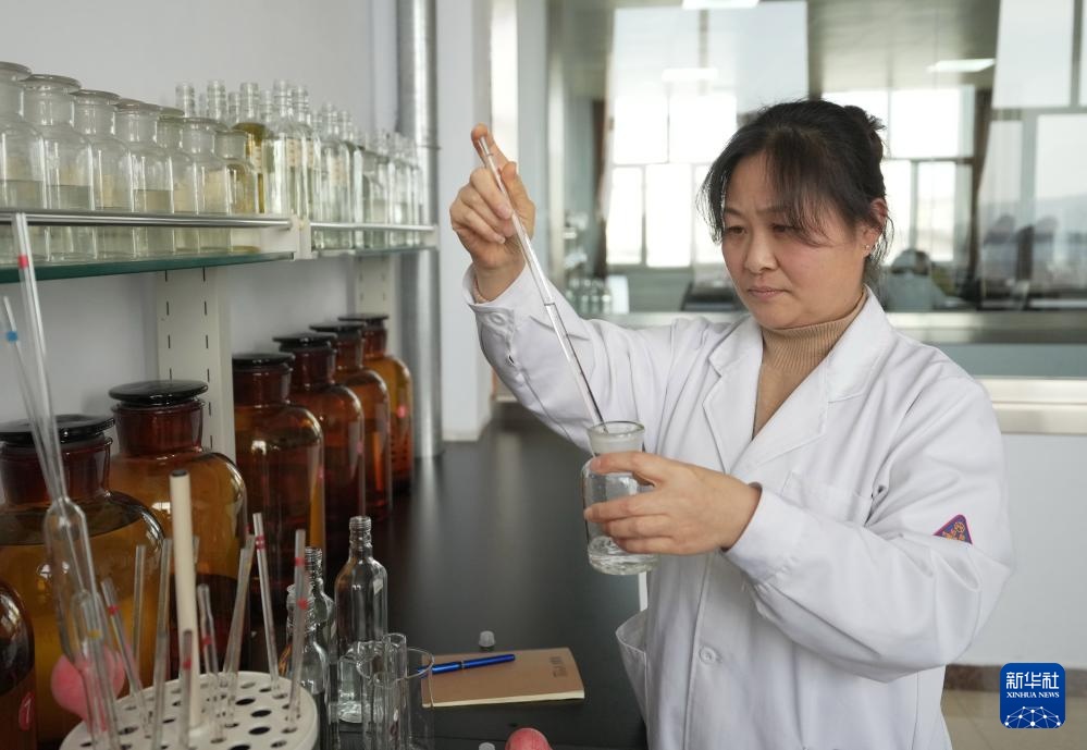 河北承德：古法酿造续醇香