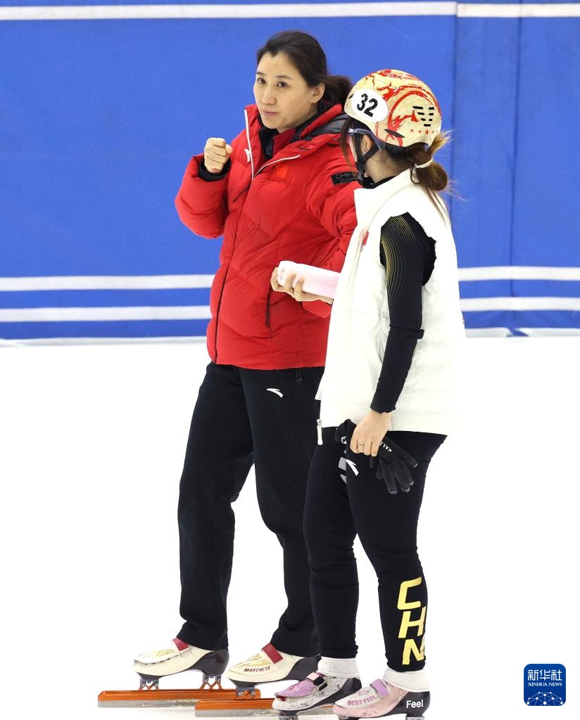 中国短道速滑队备战米兰冬奥会