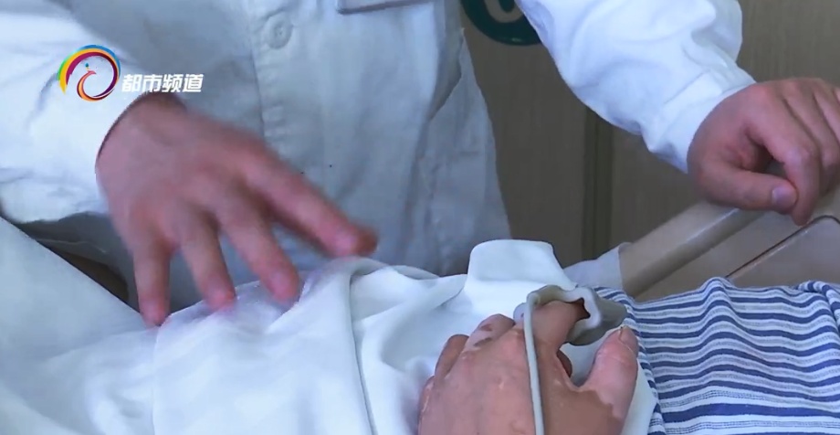 连炫几天杀猪饭！男子剧烈腹痛，感染性休克险丧命，医生紧急预警