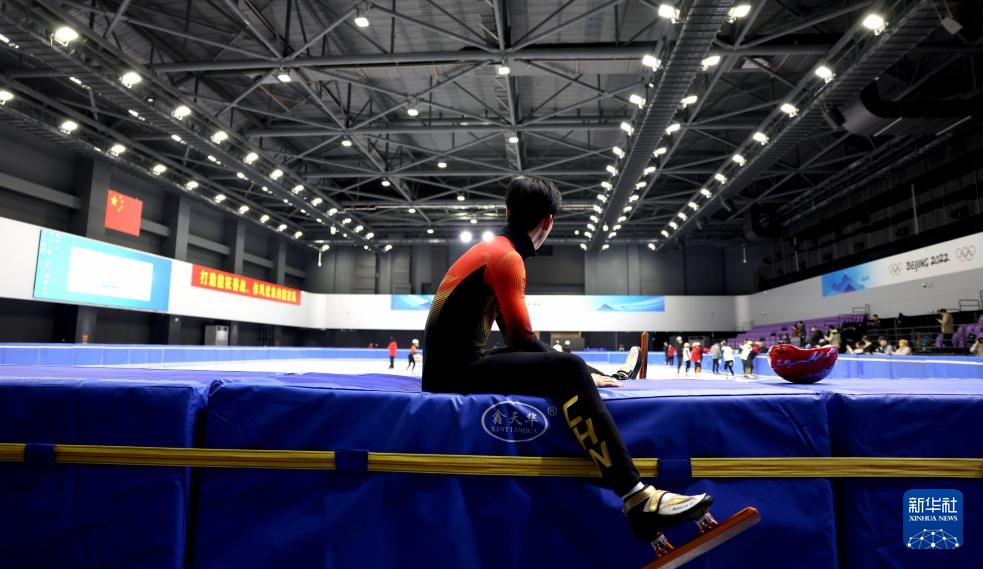 中国短道速滑队备战米兰冬奥会