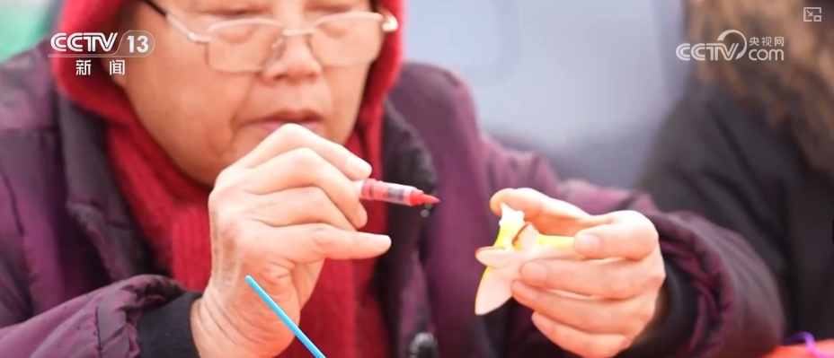 多彩集市透着浓浓年味藏着经济活力 品质升级助力“年经济”焕彩焕新