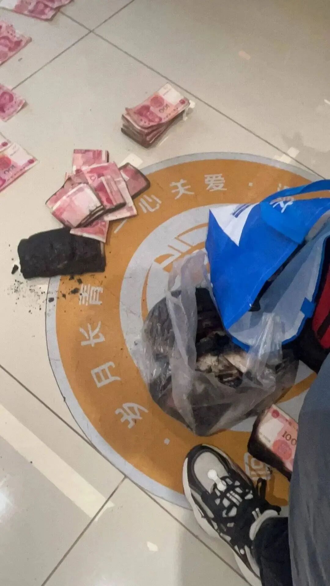 老人近40万现金被烧!心急如焚…半个月后结局意外 老人近40万现金被烧!心急如焚…半个月后结局意外