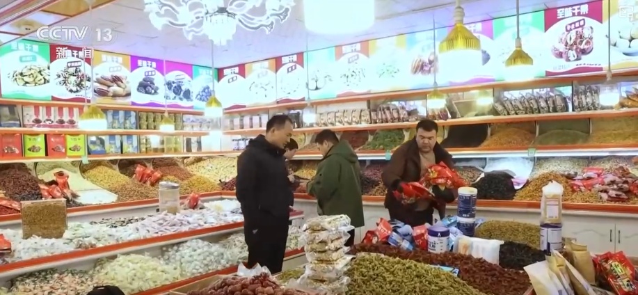 多彩集市透着浓浓年味藏着经济活力 品质升级助力“年经济”焕彩焕新