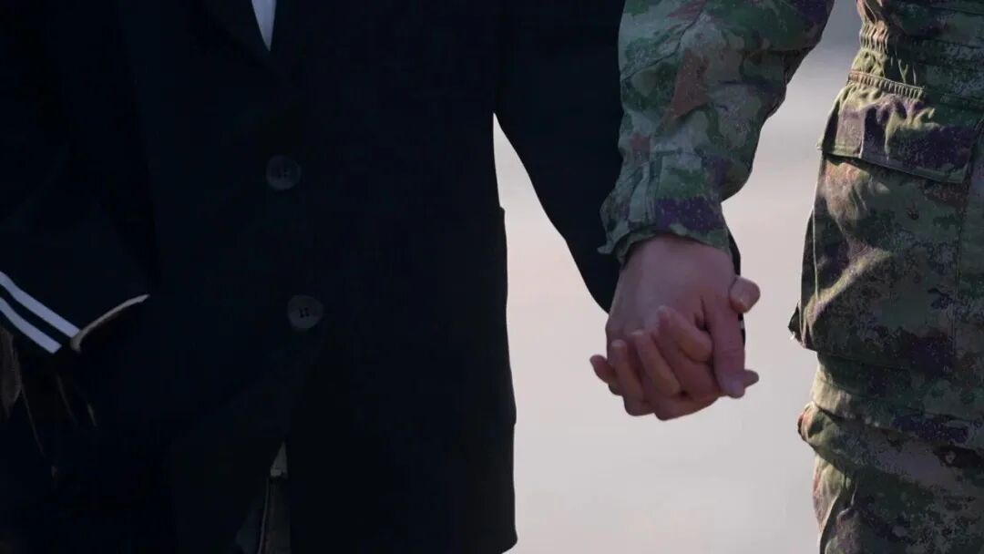 与100多名女性保持暧昧关系，假飞行员徐某落网