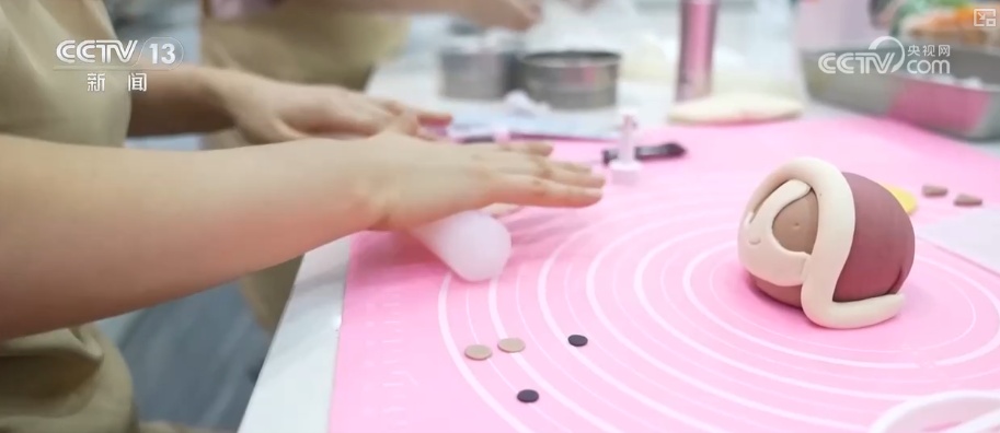 多彩集市透着浓浓年味藏着经济活力 品质升级助力“年经济”焕彩焕新