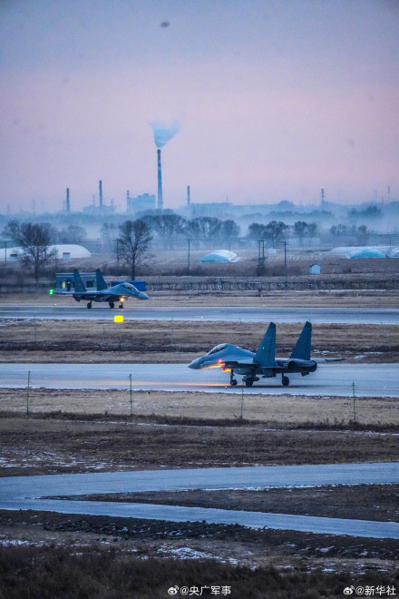 好美啊！被战机霞光同框大片惊艳到了