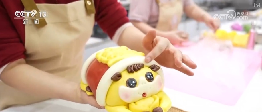 多彩集市透着浓浓年味藏着经济活力 品质升级助力“年经济”焕彩焕新