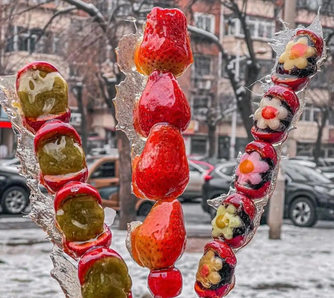 “冰”糖葫芦、“冰糖”葫芦？网友热议东北“冻货”正宗吃法