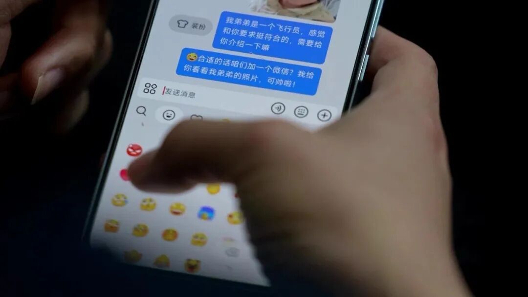 与100多名女性保持暧昧关系，假飞行员徐某落网