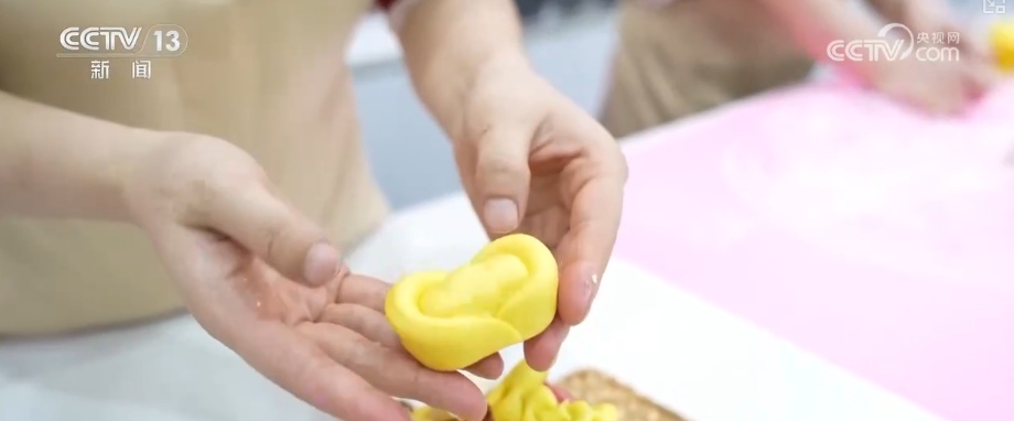 多彩集市透着浓浓年味藏着经济活力 品质升级助力“年经济”焕彩焕新