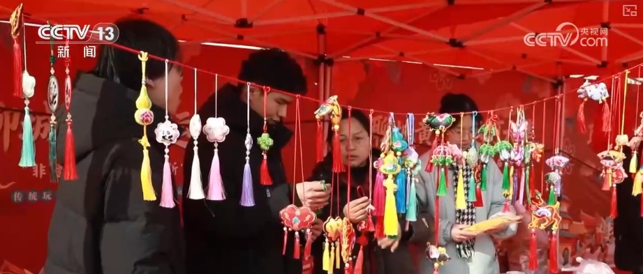 多彩集市透着浓浓年味藏着经济活力 品质升级助力“年经济”焕彩焕新