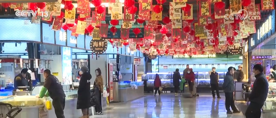 多彩集市透着浓浓年味藏着经济活力 品质升级助力“年经济”焕彩焕新