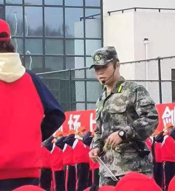 他的素描里,全是穿军装的样子……英雄金城龙,一路走好! 他的素描里,全是穿军装的样子……英雄金城龙,一路走好!