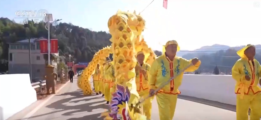多彩集市透着浓浓年味藏着经济活力 品质升级助力“年经济”焕彩焕新