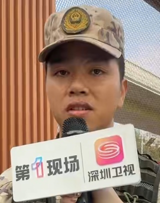 大巴车失控开进武警大院!司机昏厥,武警战士紧急营救 大巴车失控开进武警大院!司机昏厥,武警战士紧急营救
