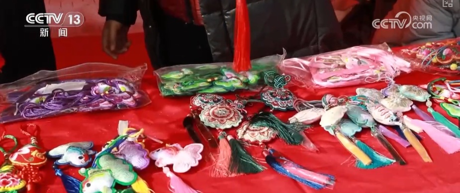 多彩集市透着浓浓年味藏着经济活力 品质升级助力“年经济”焕彩焕新