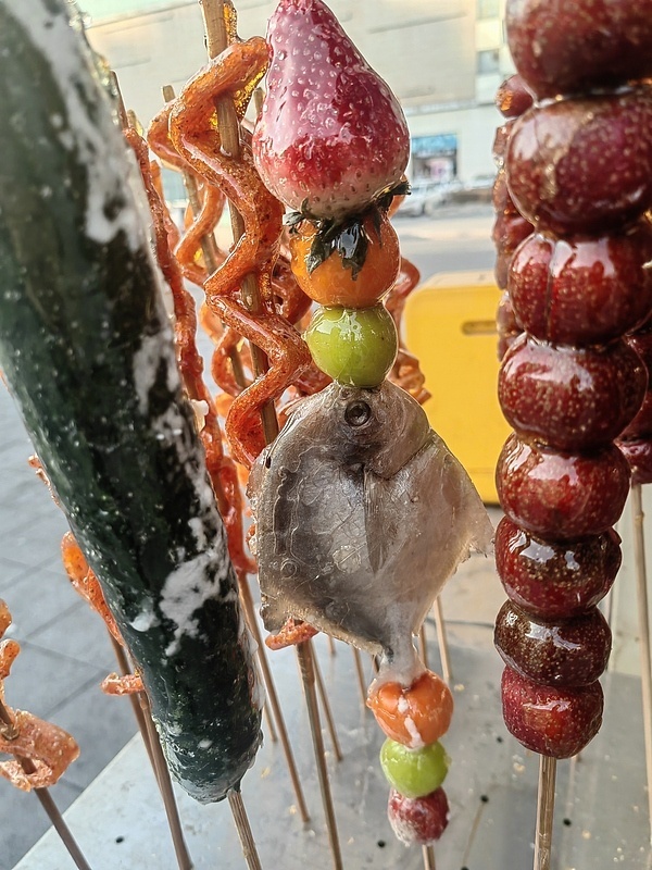 “冰”糖葫芦、“冰糖”葫芦？网友热议东北“冻货”正宗吃法