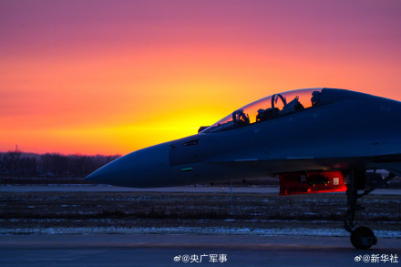 好美啊！被战机霞光同框大片惊艳到了