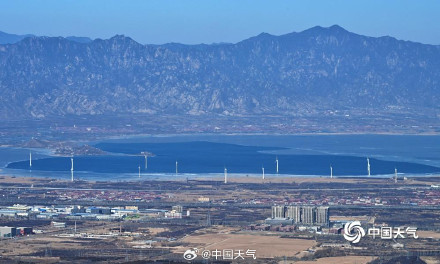 北京冬日暖阳在线 官厅水库冰封水面开始融化 北京冬日暖阳在线 官厅水库冰封水面开始融化