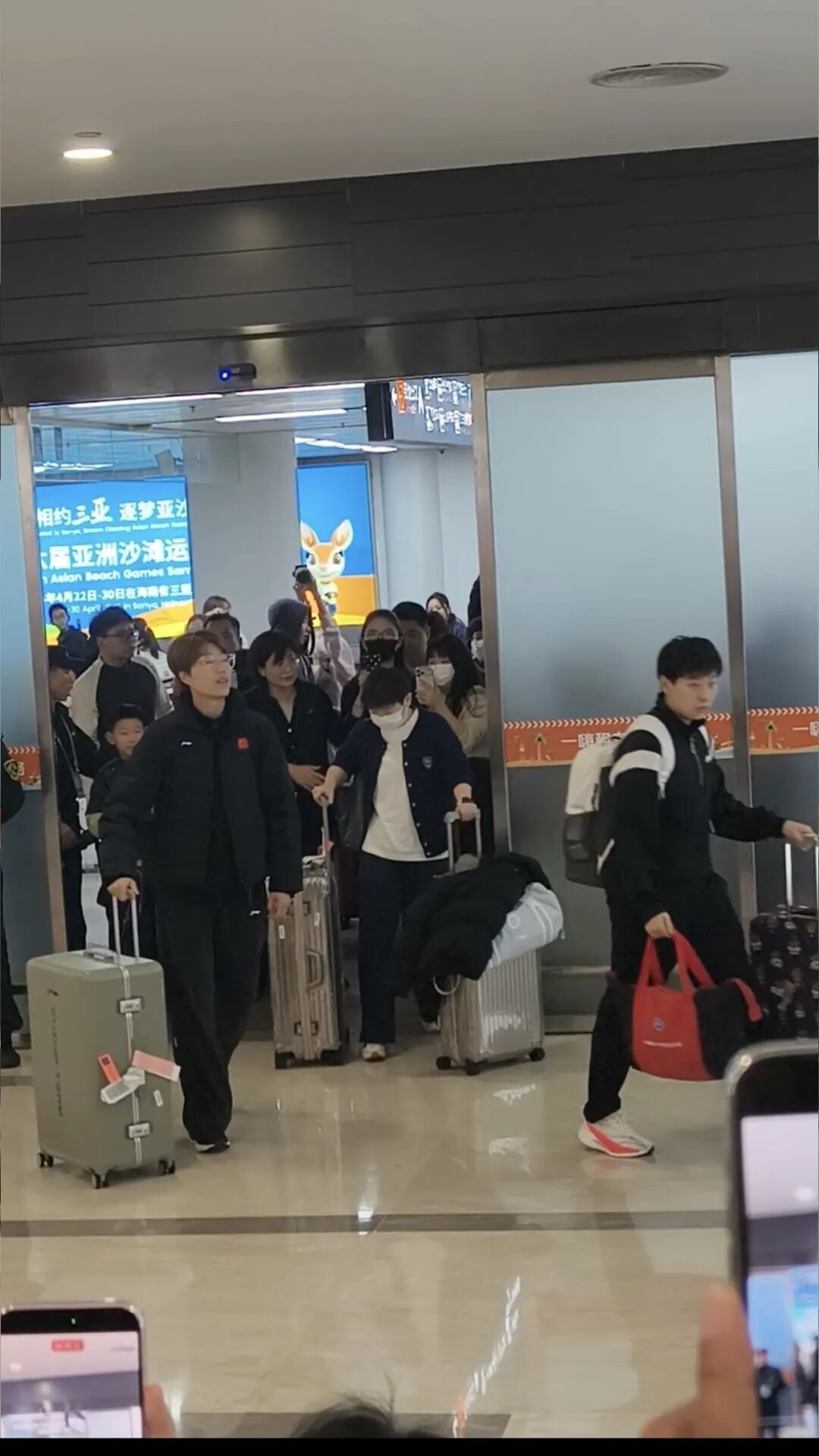 国乒今日抵达海口!赛馆啥样?一睹为快→ 国乒今日抵达海口!赛馆啥样?一睹为快→