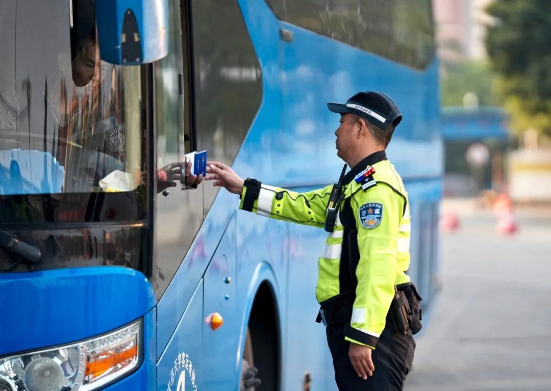 春运明日启动，高速公路免费通行时间确定！交警提醒：广州将迎三波车流高峰